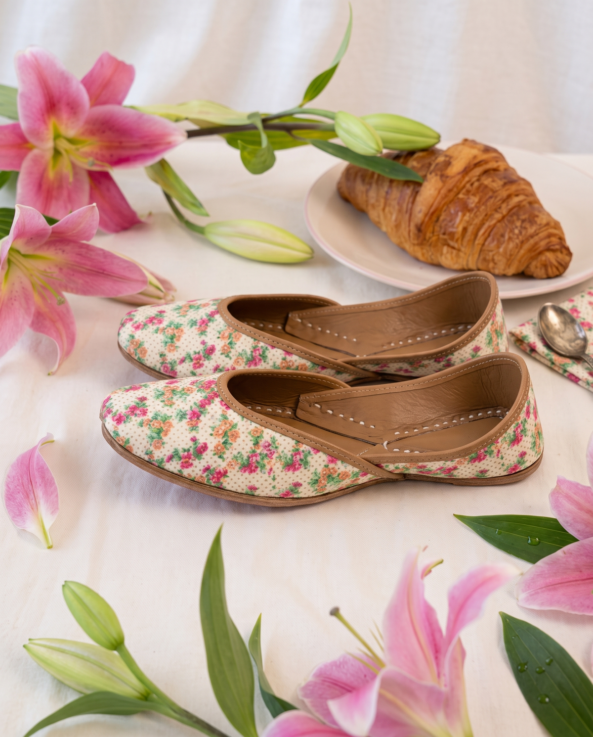Nawabi Floral Punjabi Jutti | Women's Handcrafted Ethnic Footwear