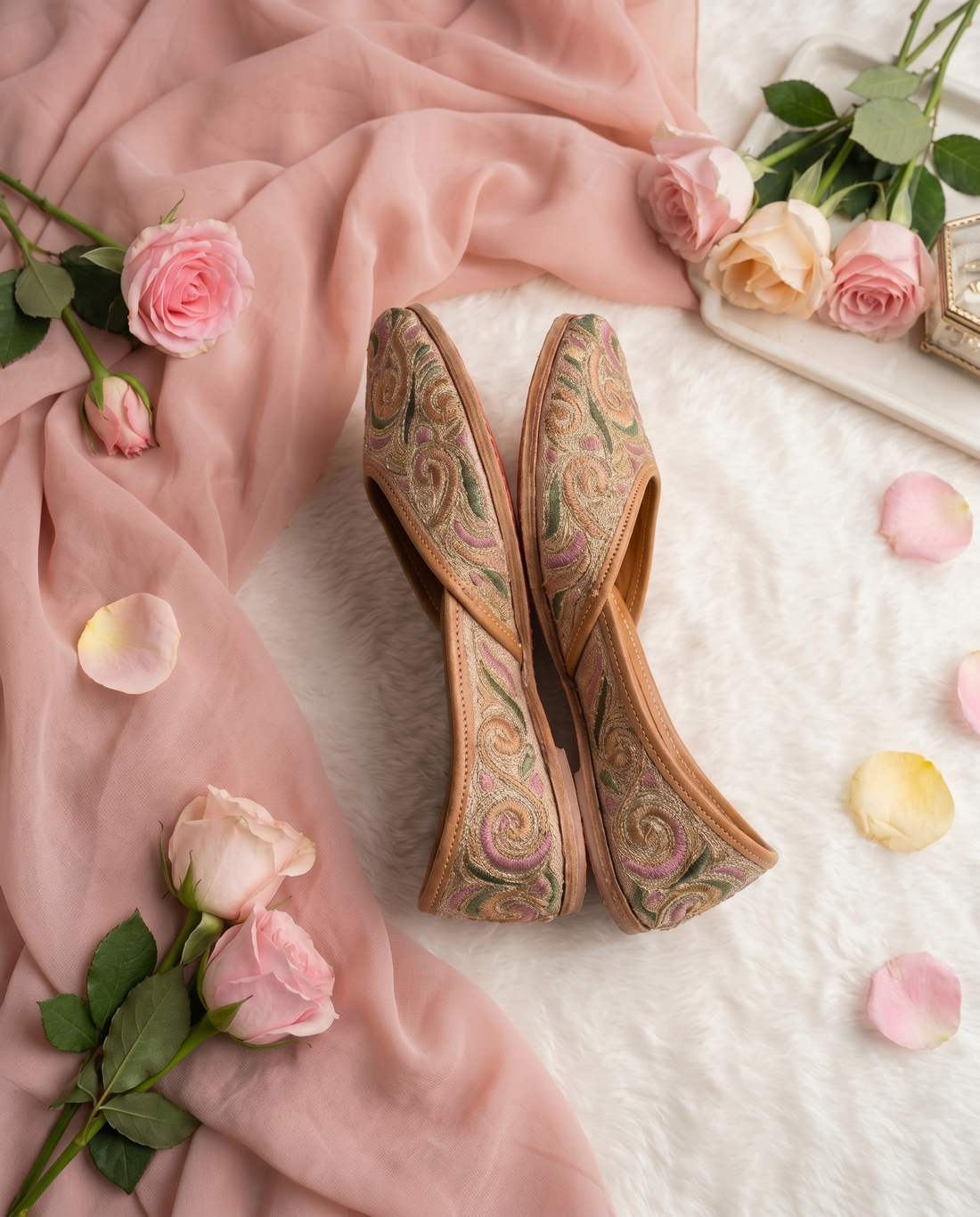 FLORAL JUTTI