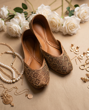 Nayab Handcrafted Punjabi Jutti | Traditional Gold Embroidered Jutti