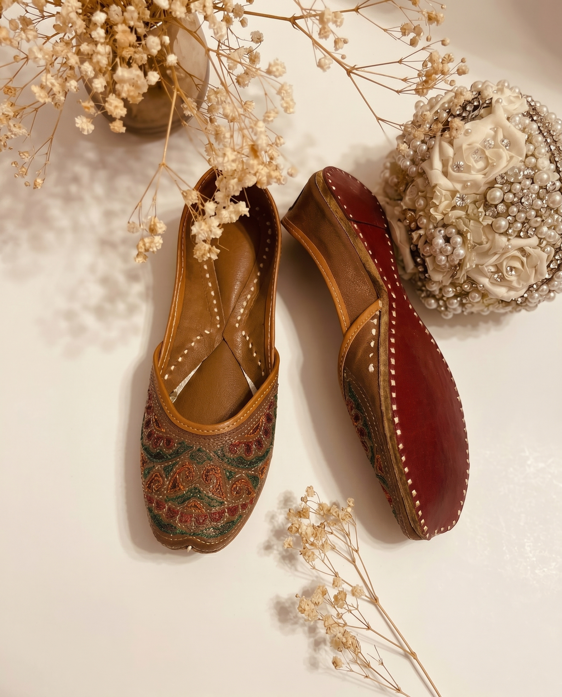 Sunheri majesty | Women's Handcrafted Punjabi Jutti