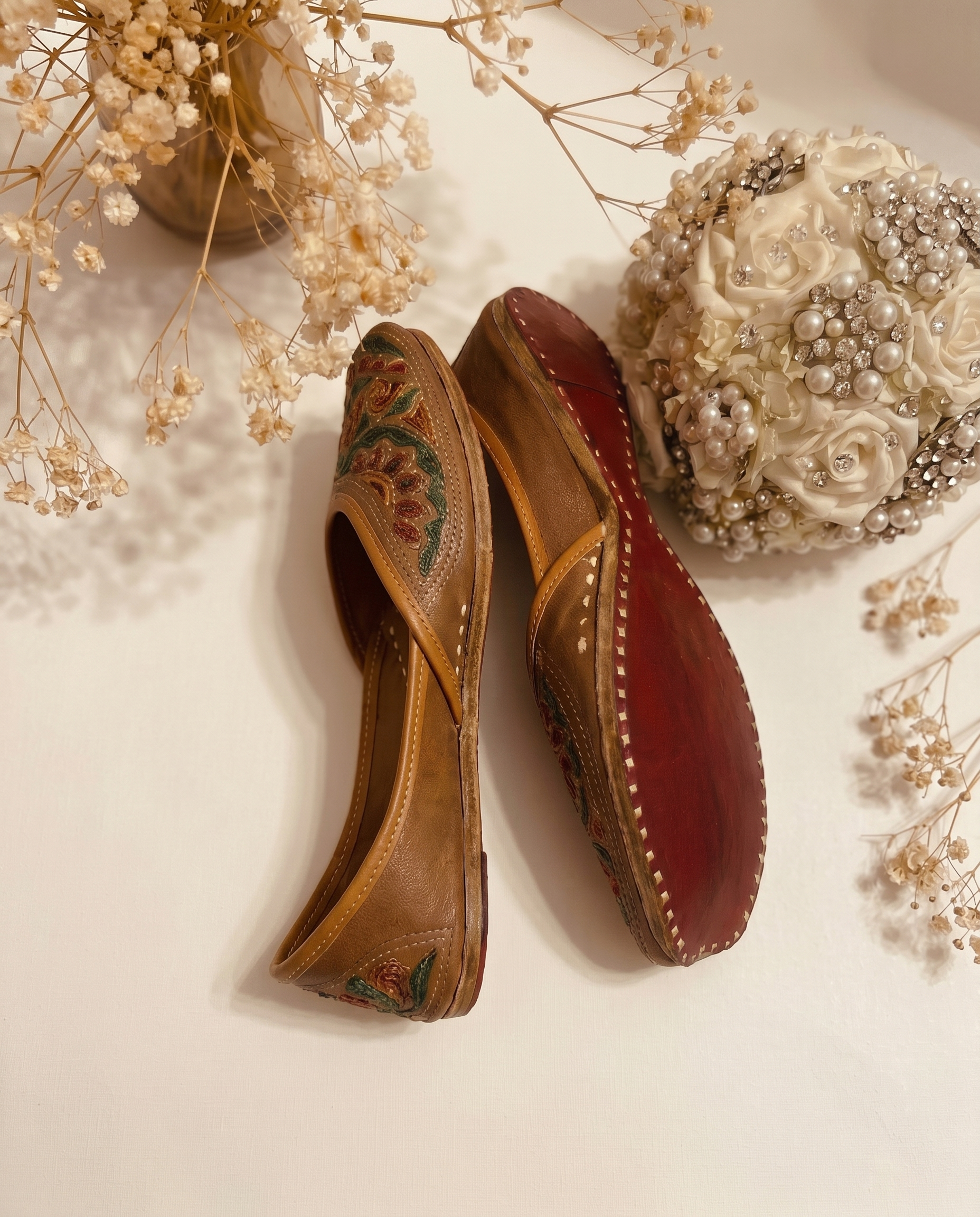 Sunheri majesty | Women's Handcrafted Punjabi Jutti
