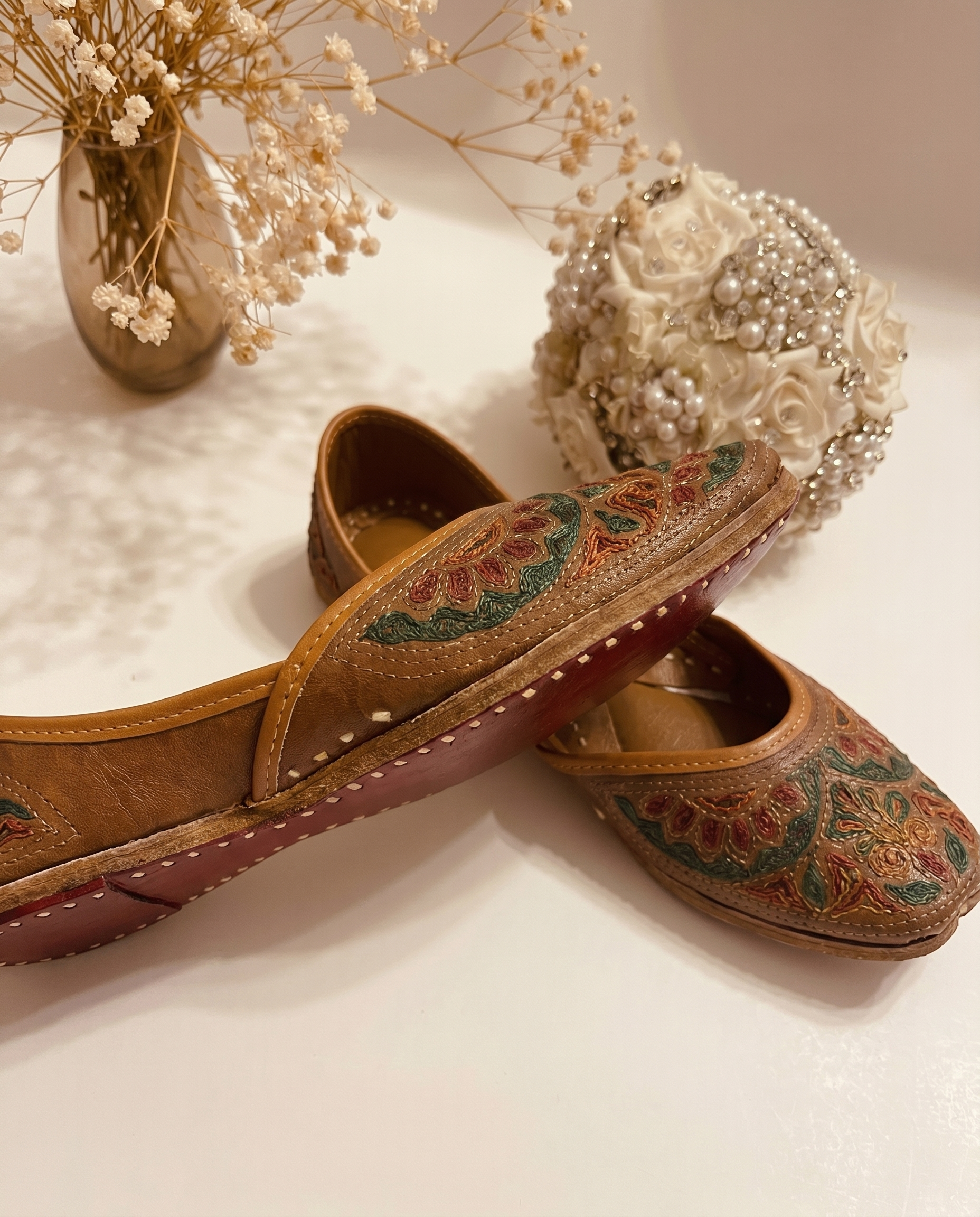 Sunheri majesty | Women's Handcrafted Punjabi Jutti