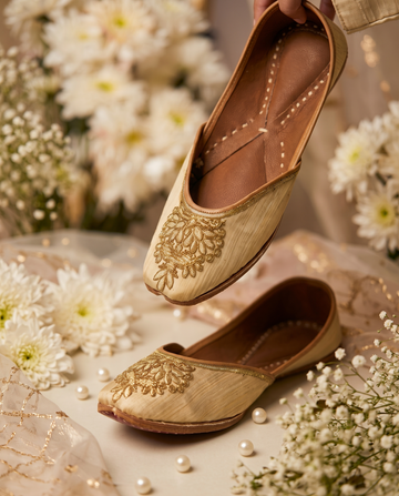 Seher Handcrafted Punjabi Jutti | Traditional Gold Floral Jutti