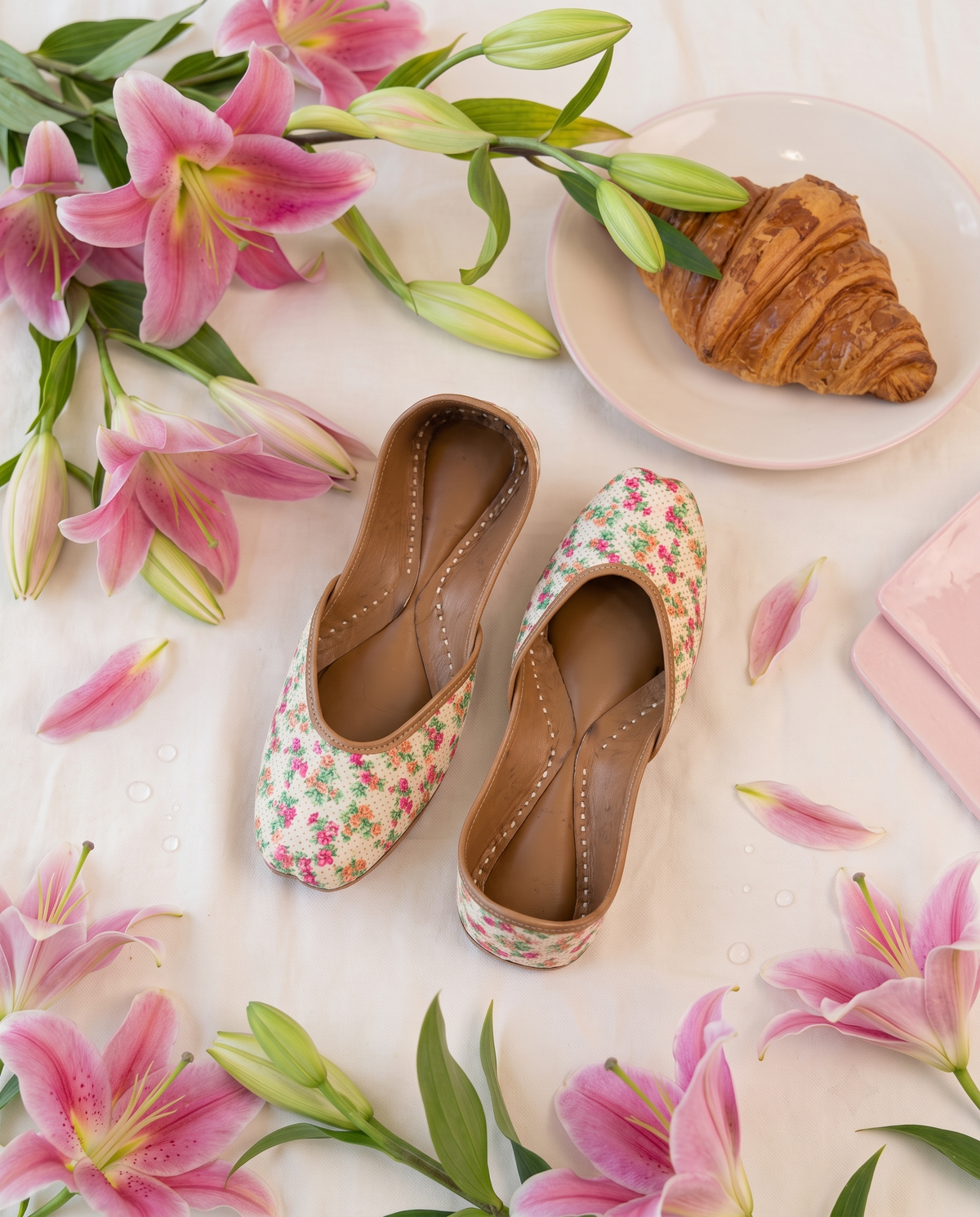 Nawabi Floral Punjabi Jutti | Women's Handcrafted Ethnic Footwear