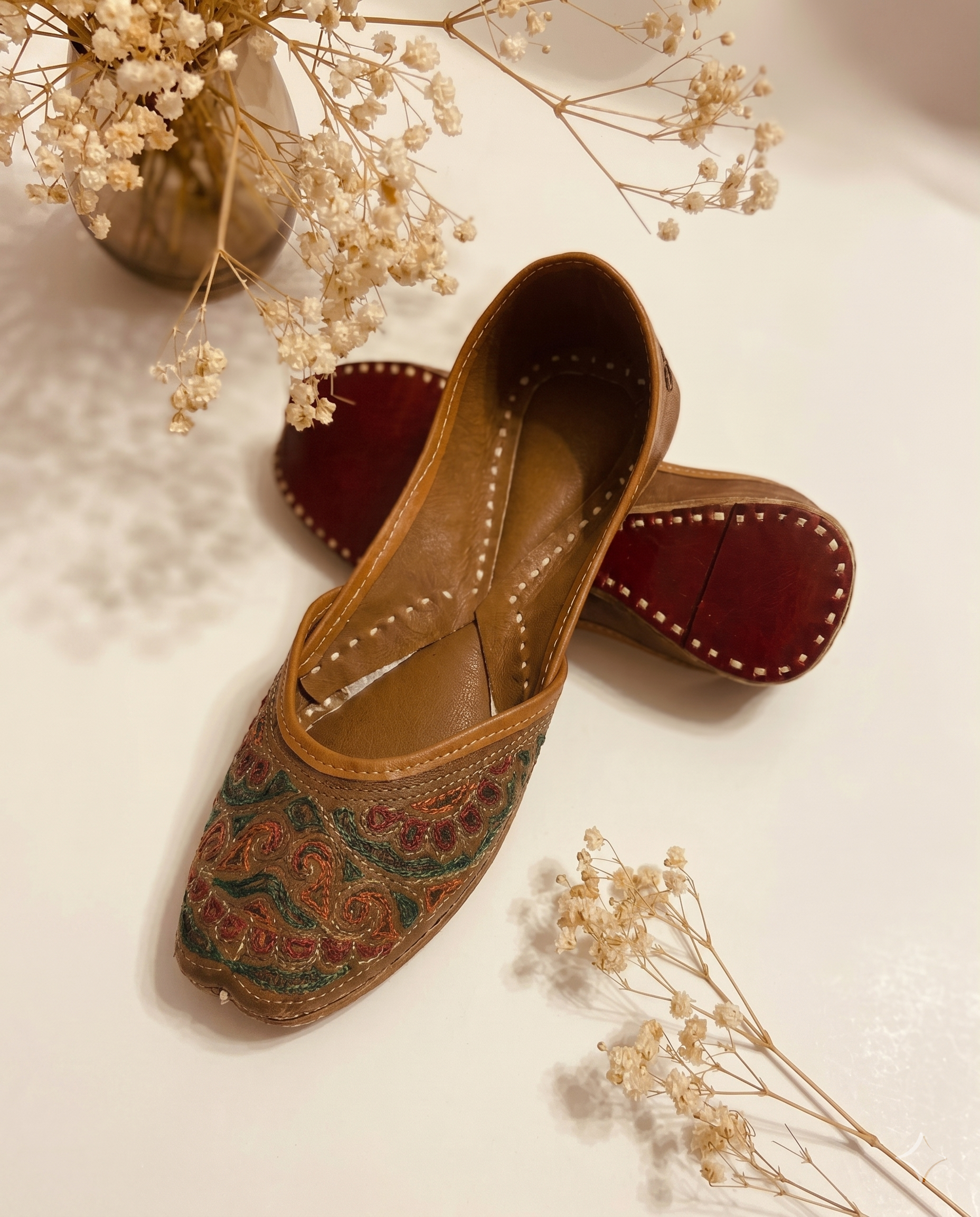 Sunheri majesty | Women's Handcrafted Punjabi Jutti