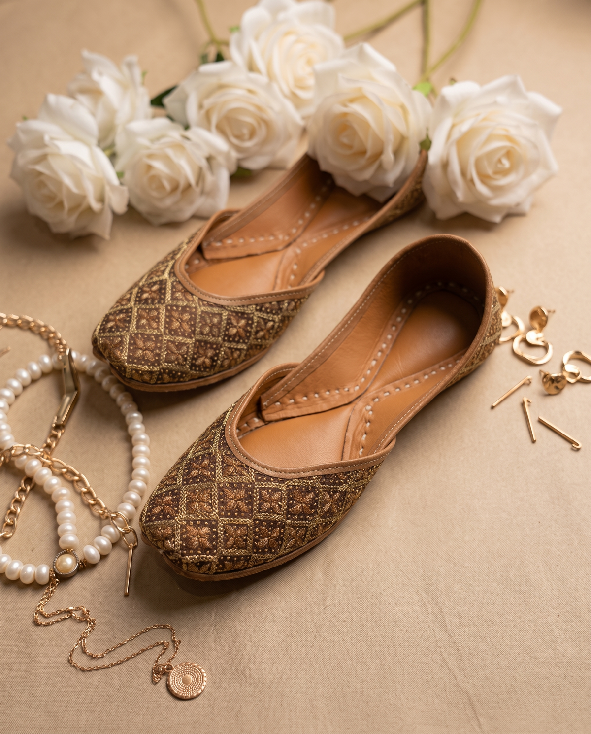 Nayab Handcrafted Punjabi Jutti | Traditional Gold Embroidered Jutti