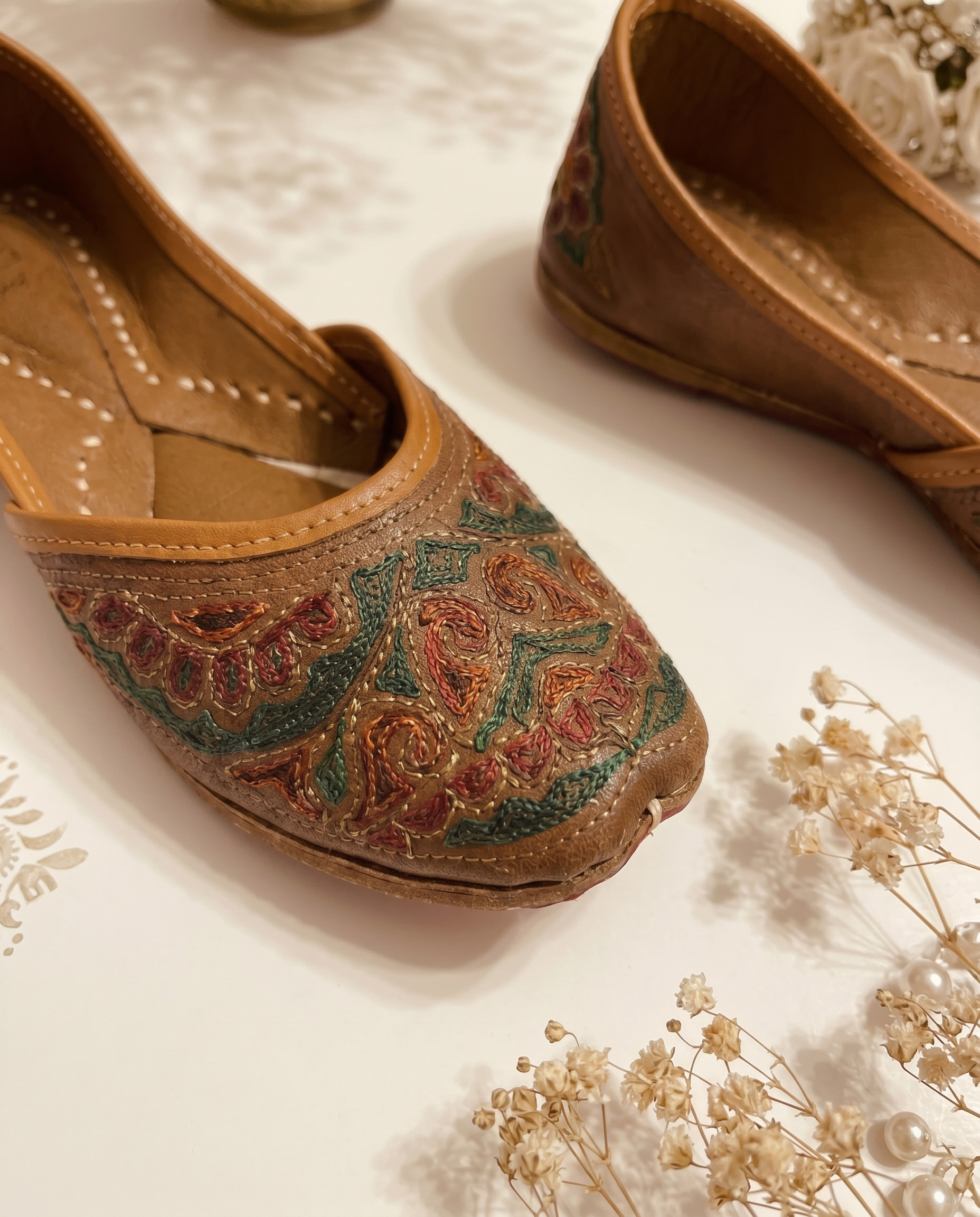 Sunheri majesty | Women's Handcrafted Punjabi Jutti